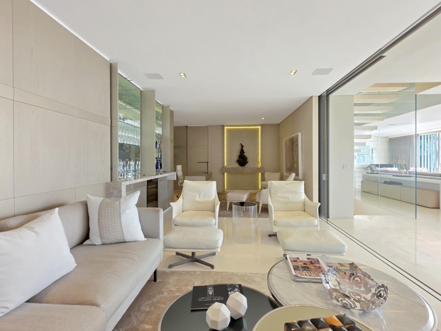 5 Bedroom Property for Sale in Fresnaye Western Cape